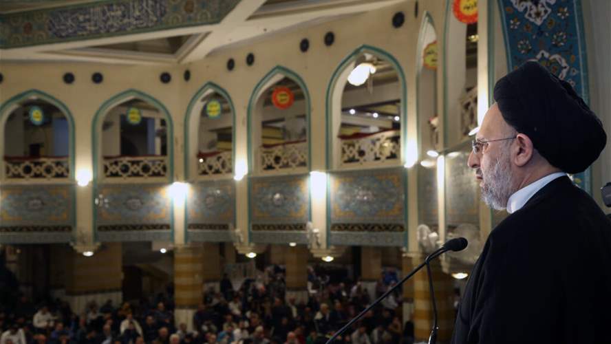 العلامة فضل الله أدّى صلاة عيد الفطر في مسجد الإمامين الحسنين(ع)
