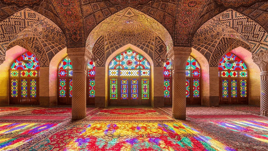 لم يكن إرضاء الخارج يوماً طوق نجاة...