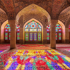 لم يكن إرضاء الخارج يوماً طوق نجاة...