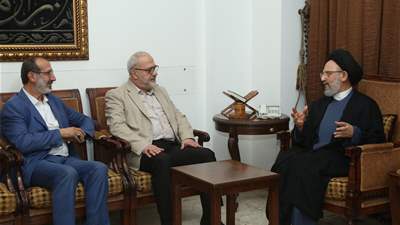 ​  وفد  من حزب الله زار العلامة السيد علي فضل الله 