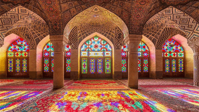 لم يكن إرضاء الخارج يوماً طوق نجاة...